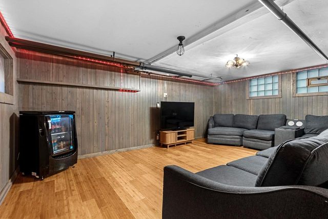 1115 S MONROE AVENUE, Green Bay, WI 54301