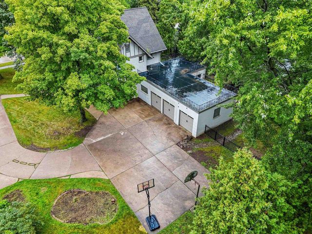 1115 S MONROE AVENUE, Green Bay, WI 54301