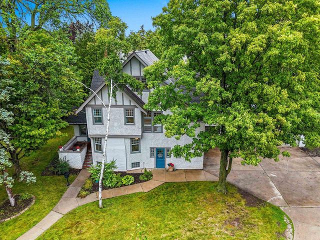 1115 S MONROE AVENUE, Green Bay, WI 54301