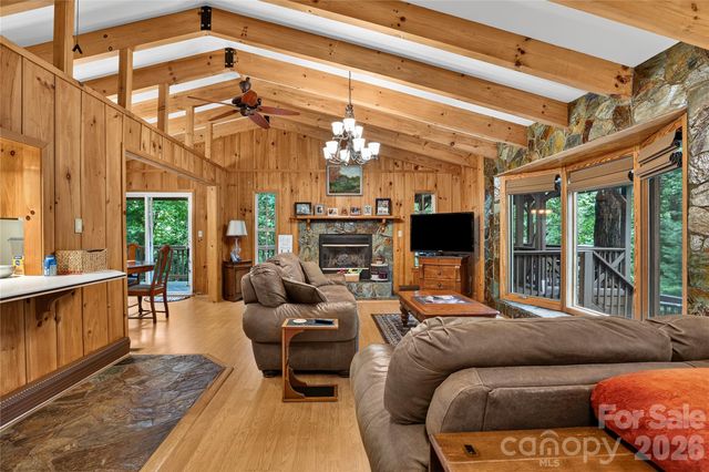 154 Hondah Boulevard, Brevard, NC 28712