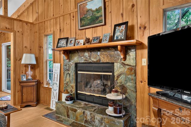 154 Hondah Boulevard, Brevard, NC 28712