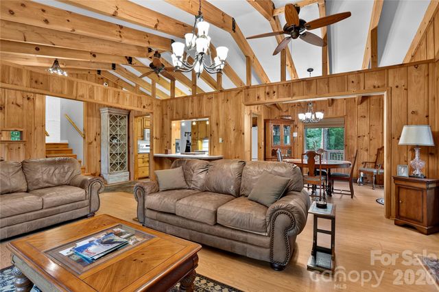 154 Hondah Boulevard, Brevard, NC 28712