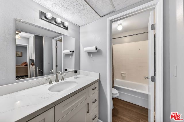 7320 Lennox Avenue F7, Van Nuys (los Angeles), CA 91405