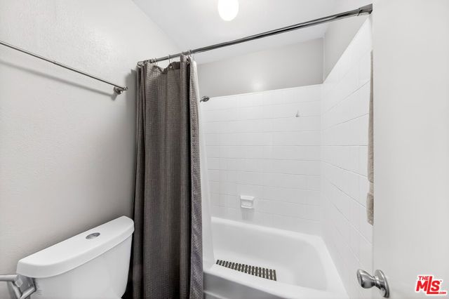 7320 Lennox Avenue F7, Van Nuys (los Angeles), CA 91405