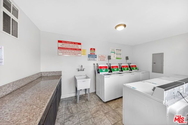 7320 Lennox Avenue F7, Van Nuys (los Angeles), CA 91405