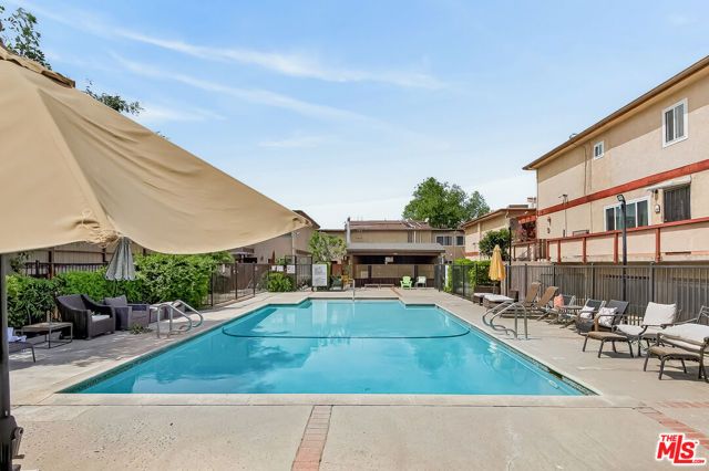 7320 Lennox Avenue F7, Van Nuys (los Angeles), CA 91405