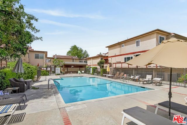 7320 Lennox Avenue F7, Van Nuys (los Angeles), CA 91405