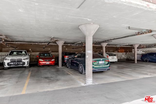 7320 Lennox Avenue F7, Van Nuys (los Angeles), CA 91405