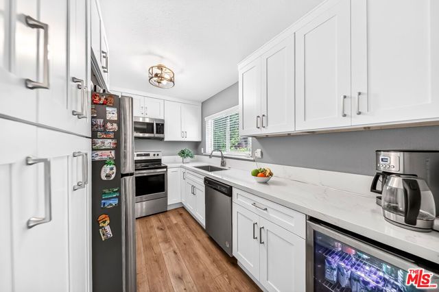 7320 Lennox Avenue F7, Van Nuys (los Angeles), CA 91405