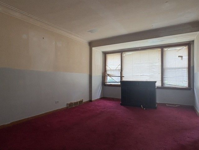 8153 S Marquette Avenue, Chicago, IL 60617