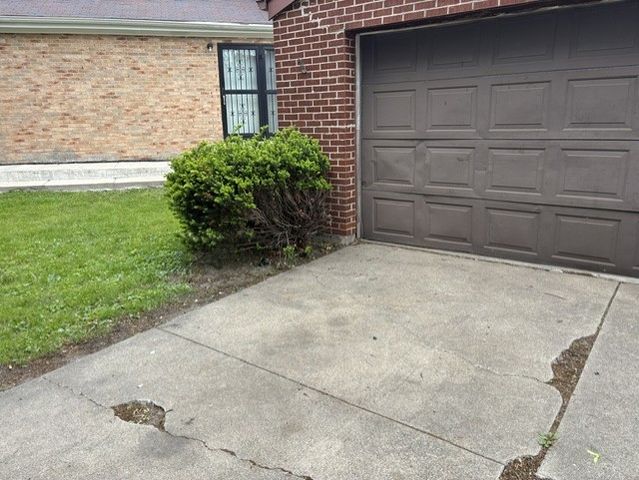 8153 S Marquette Avenue, Chicago, IL 60617