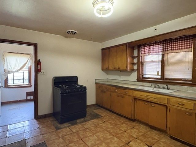 8153 S Marquette Avenue, Chicago, IL 60617