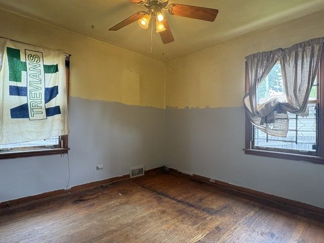 8153 S Marquette Avenue, Chicago, IL 60617