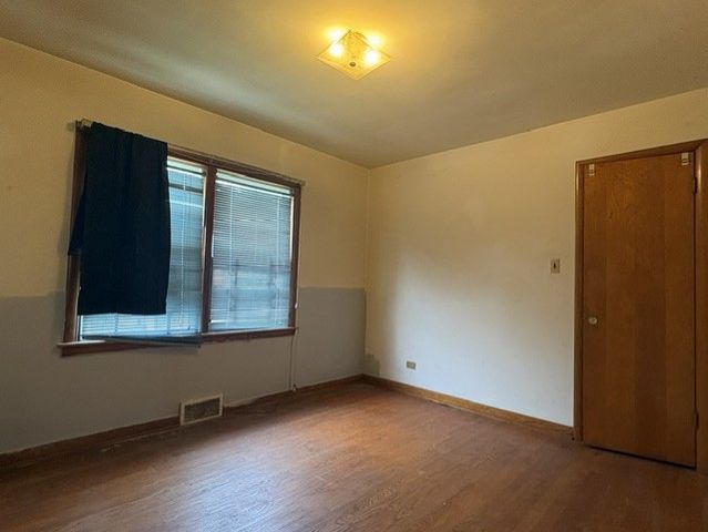 8153 S Marquette Avenue, Chicago, IL 60617