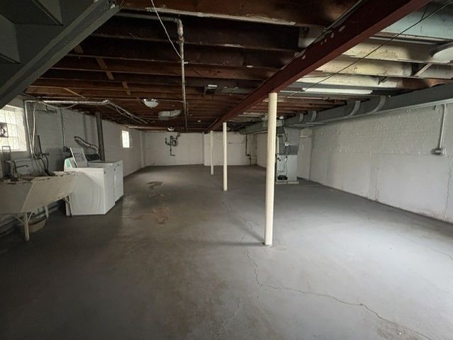 8153 S Marquette Avenue, Chicago, IL 60617