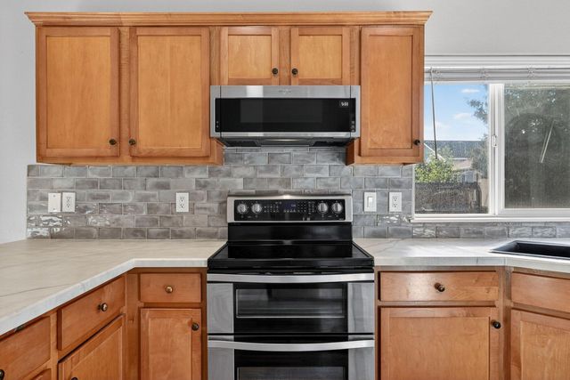 2217 NW Cedar Avenue, Redmond, OR 97756