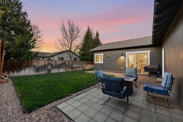 2217 NW Cedar Avenue, Redmond, OR 97756