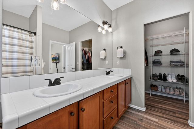 2217 NW Cedar Avenue, Redmond, OR 97756