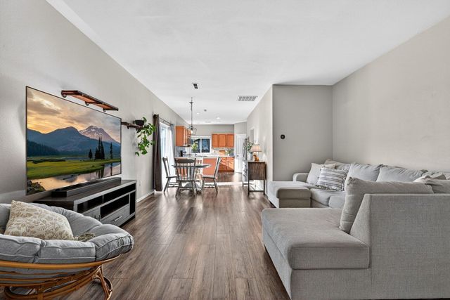 2217 NW Cedar Avenue, Redmond, OR 97756