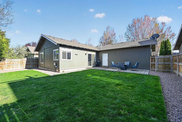 2217 NW Cedar Avenue, Redmond, OR 97756