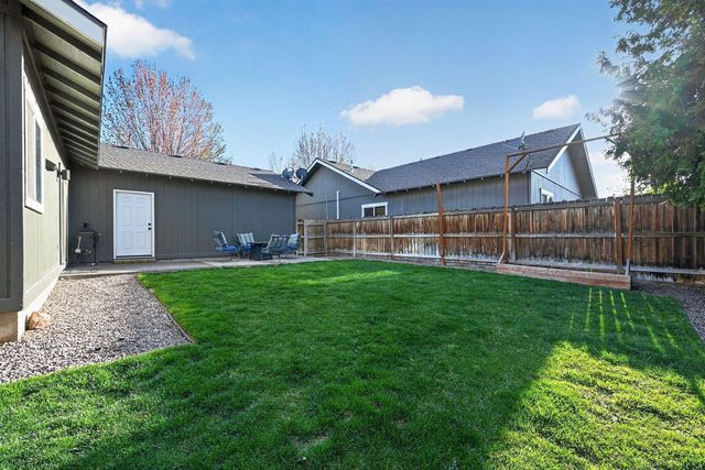 2217 NW Cedar Avenue, Redmond, OR 97756