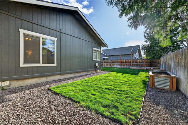 2217 NW Cedar Avenue, Redmond, OR 97756
