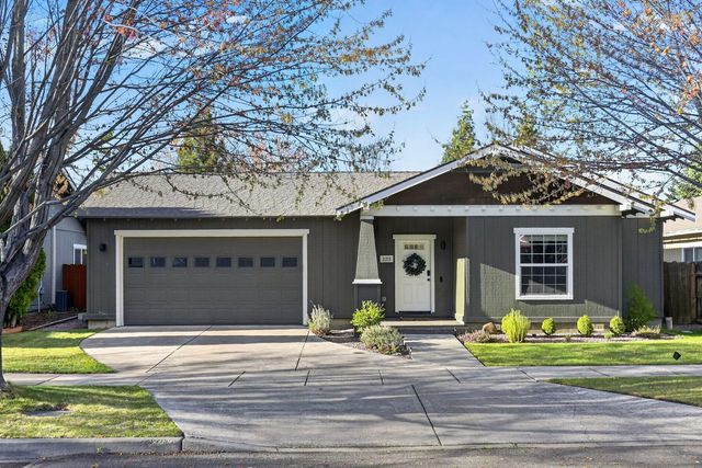 2217 NW Cedar Avenue, Redmond, OR 97756