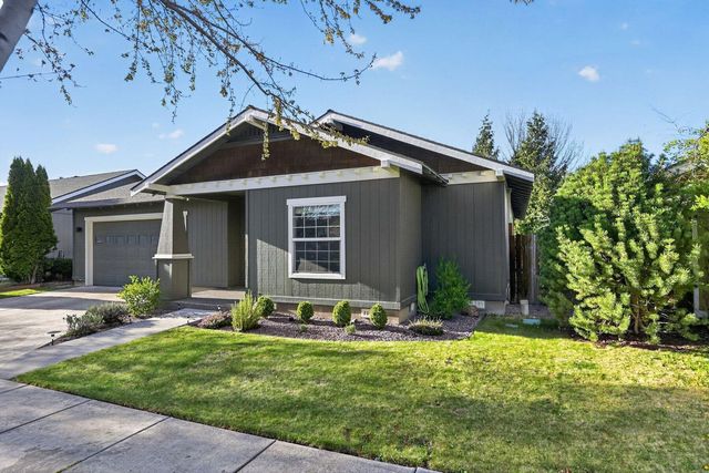 2217 NW Cedar Avenue, Redmond, OR 97756