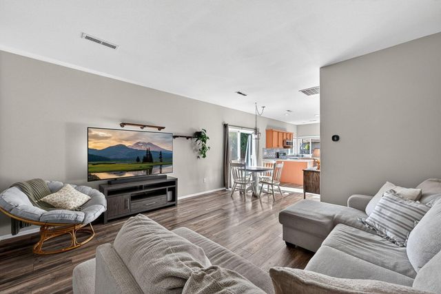 2217 NW Cedar Avenue, Redmond, OR 97756