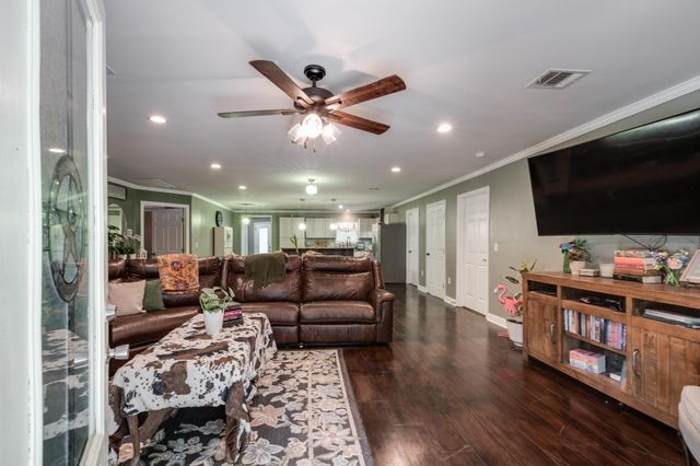 55 County Road 2287, Cleveland, TX 77327