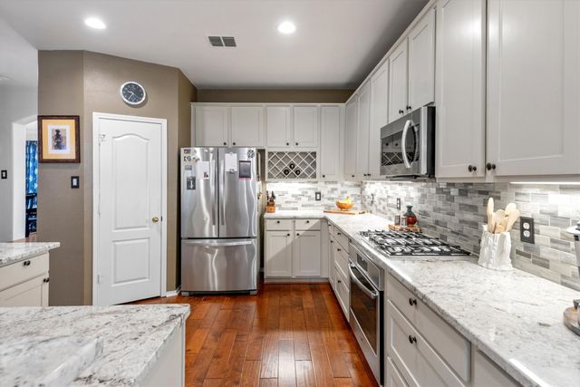2406 Forest Park Circle, Mansfield, TX 76063
