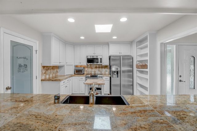 803 Mariner, Lakeway, TX 78734