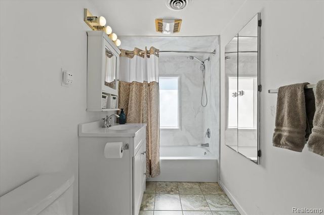 3901 Lone Tree Road, Milford, MI 48380