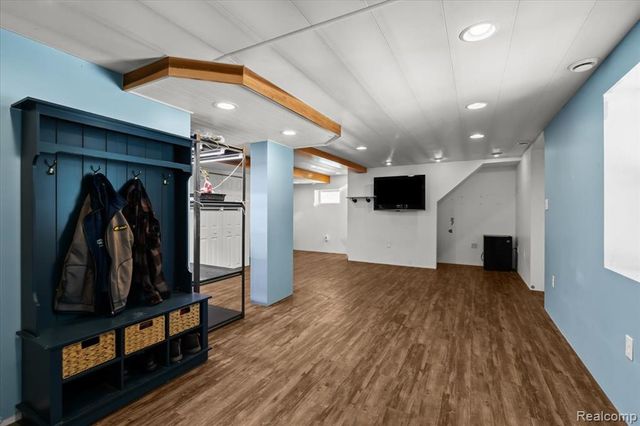 3901 Lone Tree Road, Milford, MI 48380