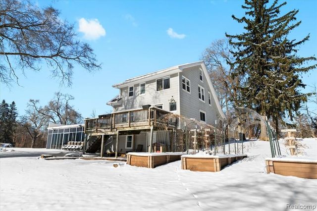 3901 Lone Tree Road, Milford, MI 48380