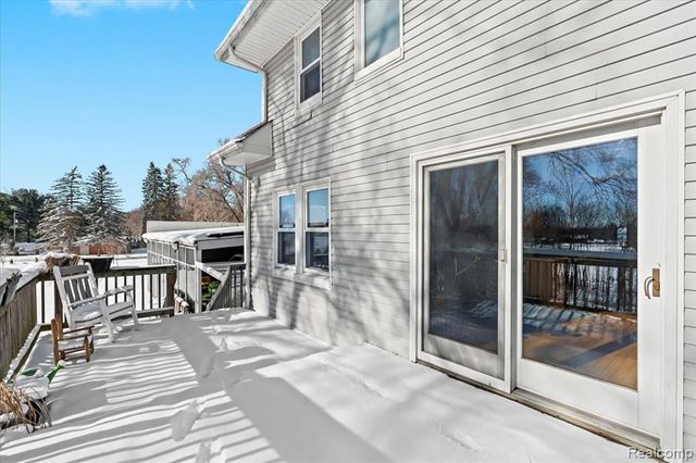 3901 Lone Tree Road, Milford, MI 48380