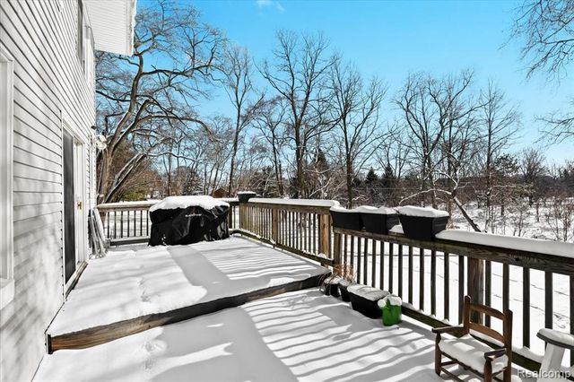 3901 Lone Tree Road, Milford, MI 48380