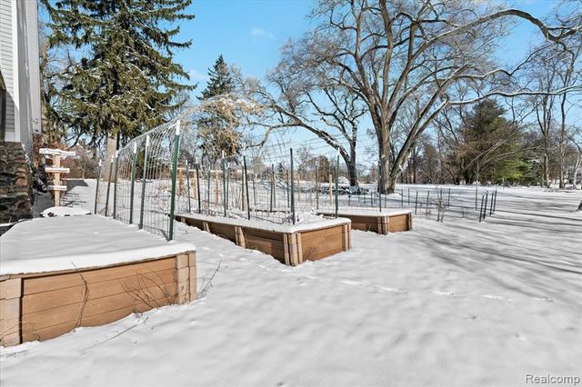 3901 Lone Tree Road, Milford, MI 48380