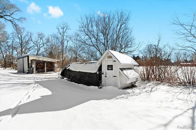 3901 Lone Tree Road, Milford, MI 48380