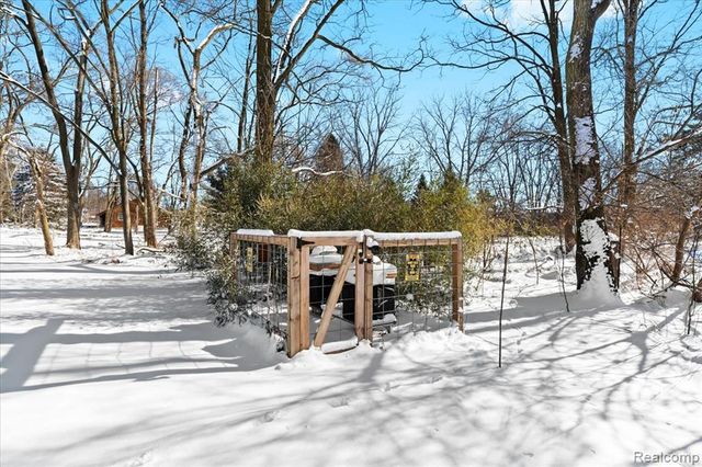 3901 Lone Tree Road, Milford, MI 48380