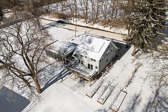 3901 Lone Tree Road, Milford, MI 48380