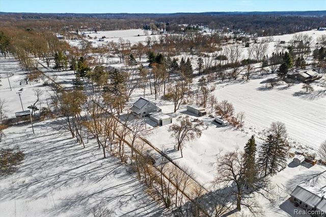 3901 Lone Tree Road, Milford, MI 48380