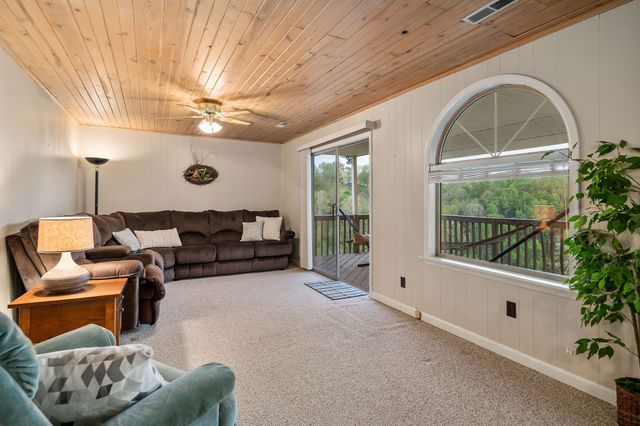 258 Captains Point Rd, Silver Point, TN 38582