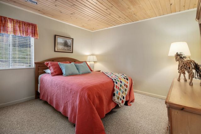 258 Captains Point Rd, Silver Point, TN 38582