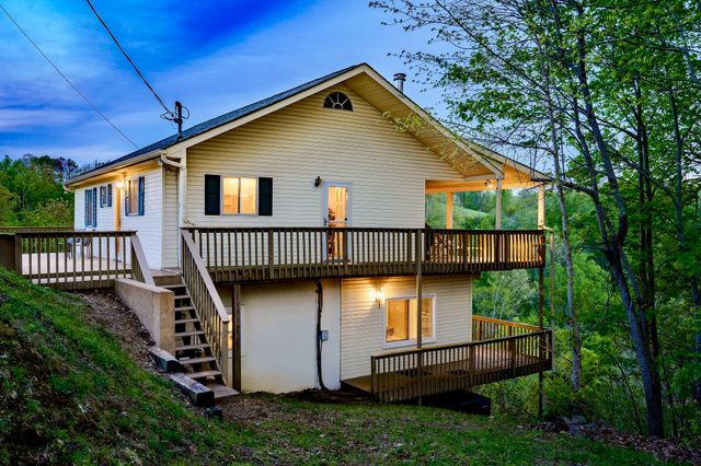 258 Captains Point Rd, Silver Point, TN 38582