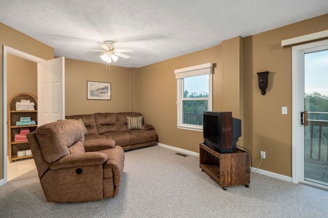 258 Captains Point Rd, Silver Point, TN 38582
