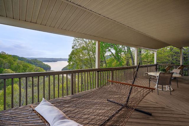 258 Captains Point Rd, Silver Point, TN 38582