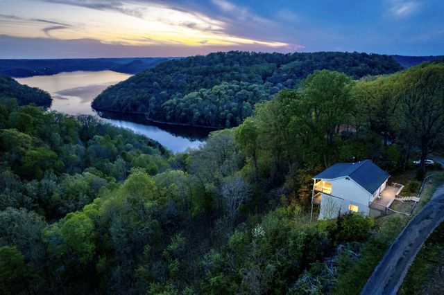 258 Captains Point Rd, Silver Point, TN 38582