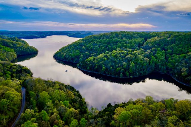 258 Captains Point Rd, Silver Point, TN 38582