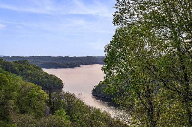 258 Captains Point Rd, Silver Point, TN 38582